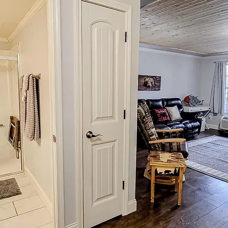 Little River Loft & Riverfront Gem Townsend Room photo