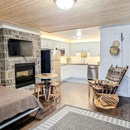 Little River Loft & Riverfront Gem Townsend Room photo