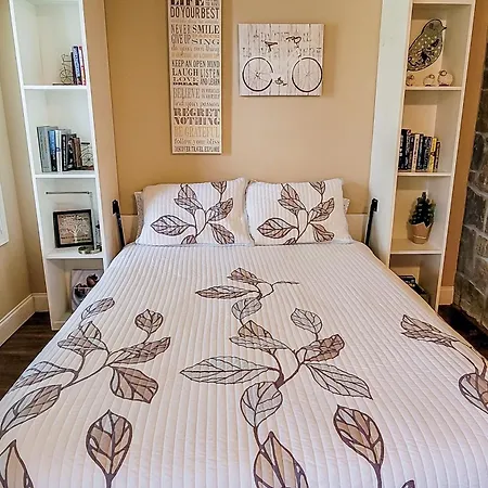 Little River Loft & Riverfront Gem Townsend Room photo