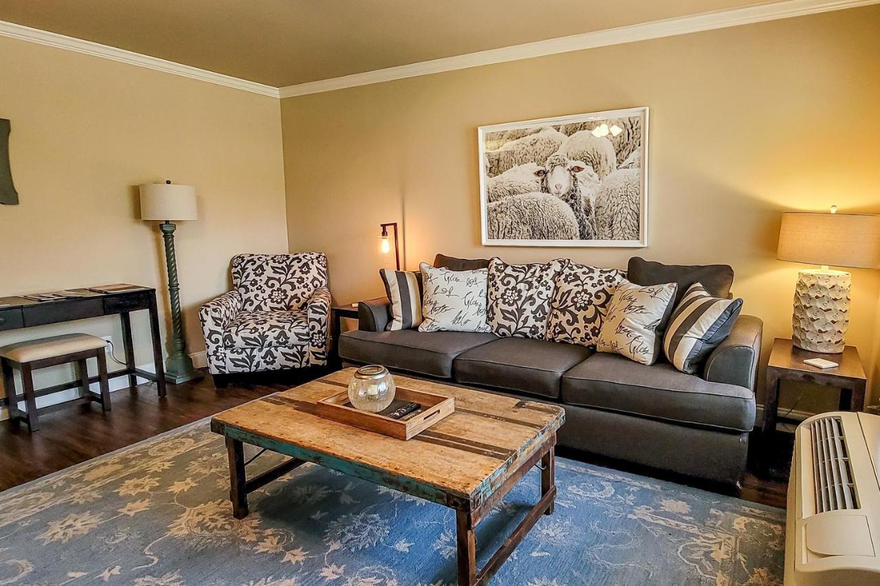 Apartment Little River Loft & Riverfront Gem *