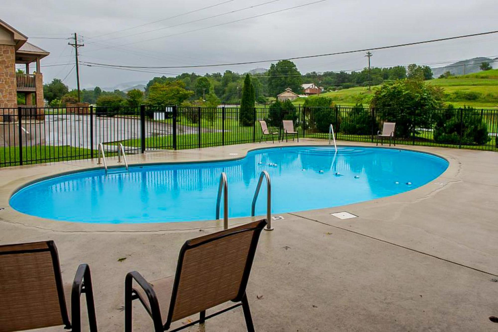 Little River Loft & Riverfront Gem * Townsend