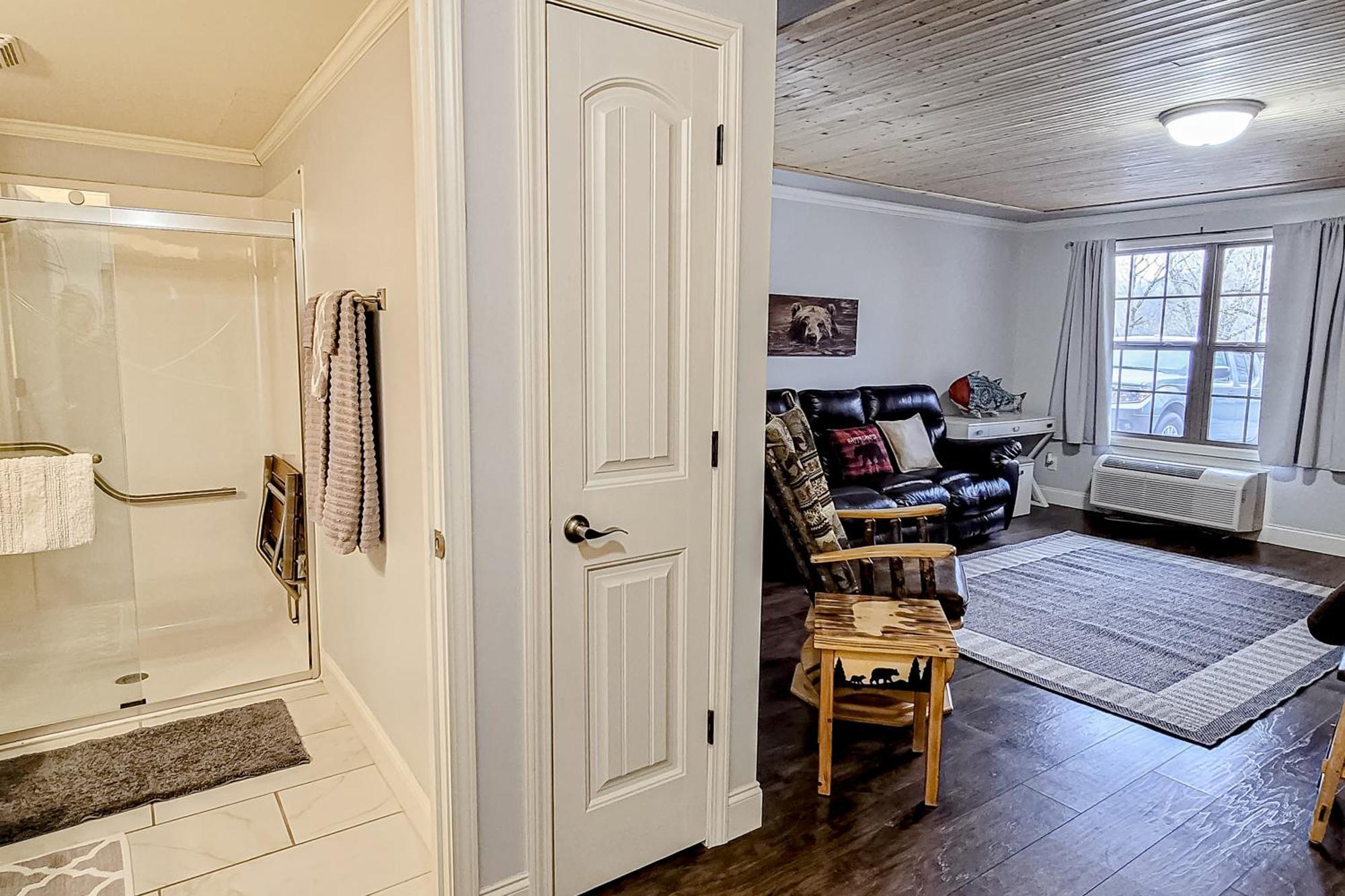 Little River Loft & Riverfront Gem Townsend