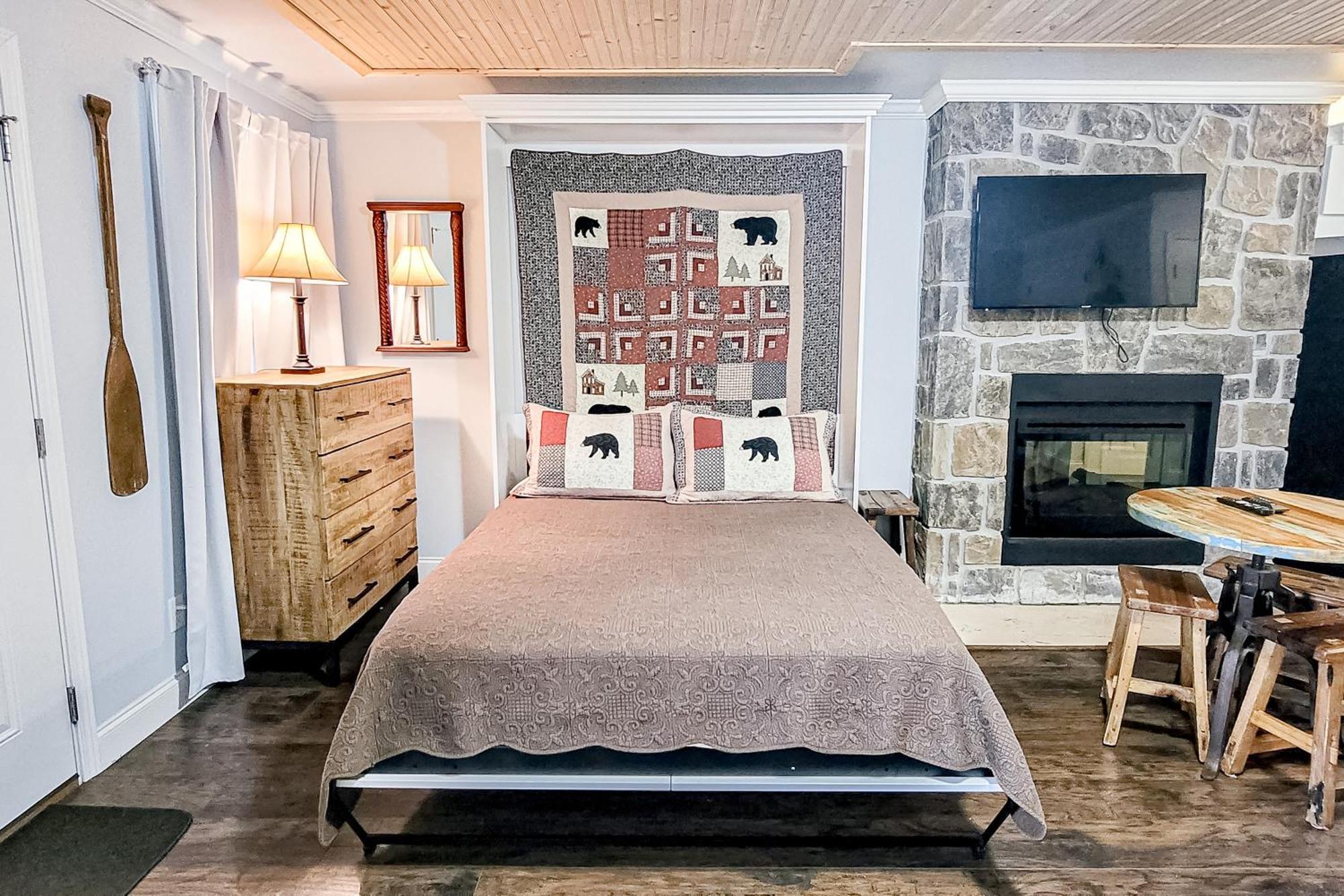 Little River Loft & Riverfront Gem *