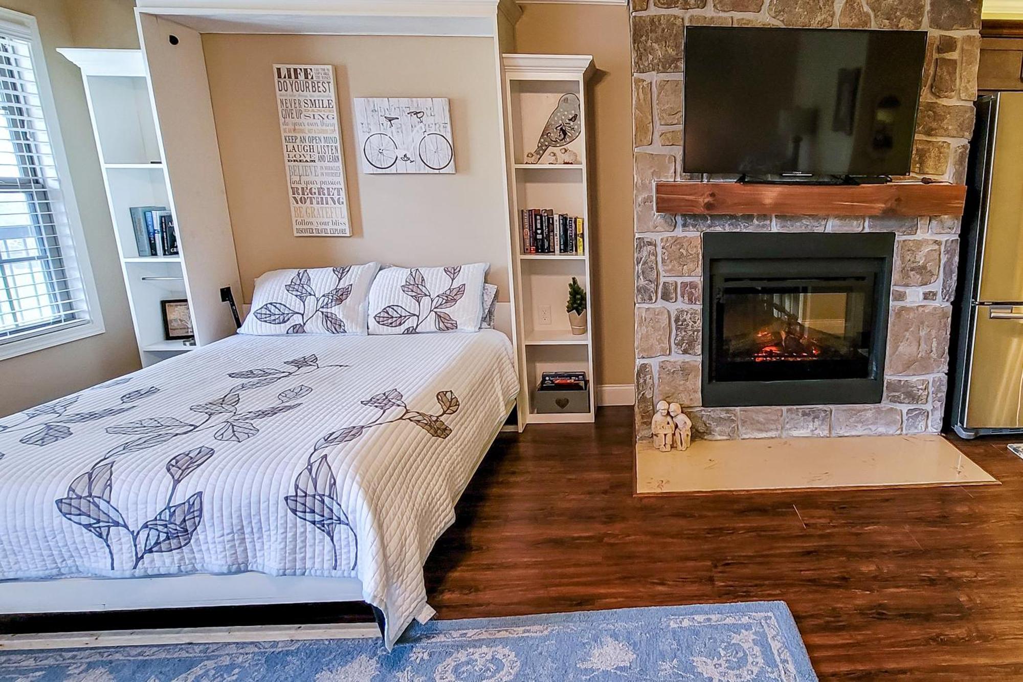 Apartment Little River Loft & Riverfront Gem Townsend