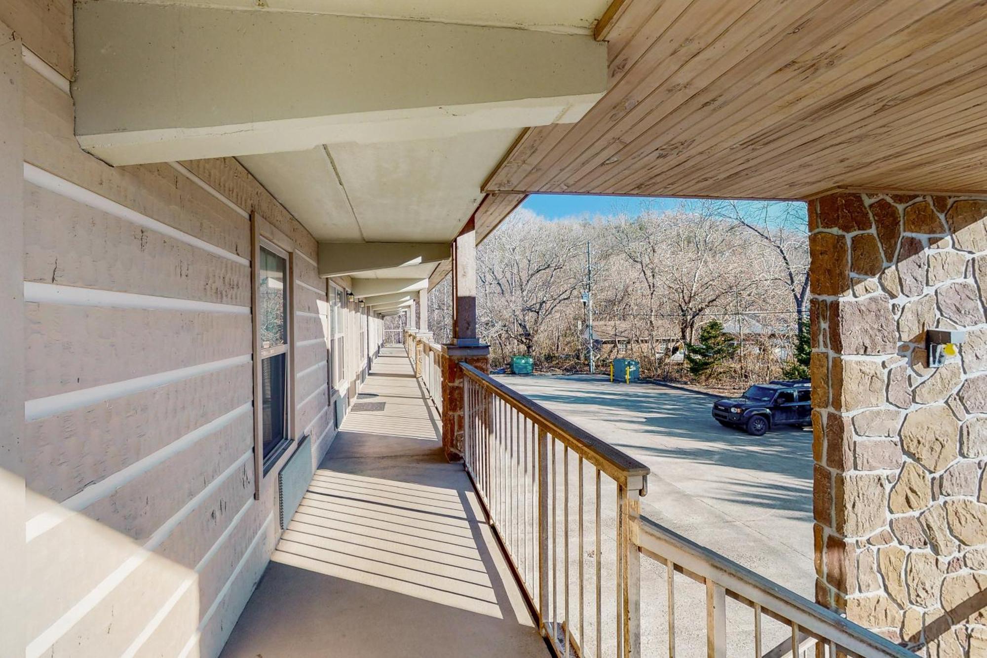 Apartment Little River Loft & Riverfront Gem