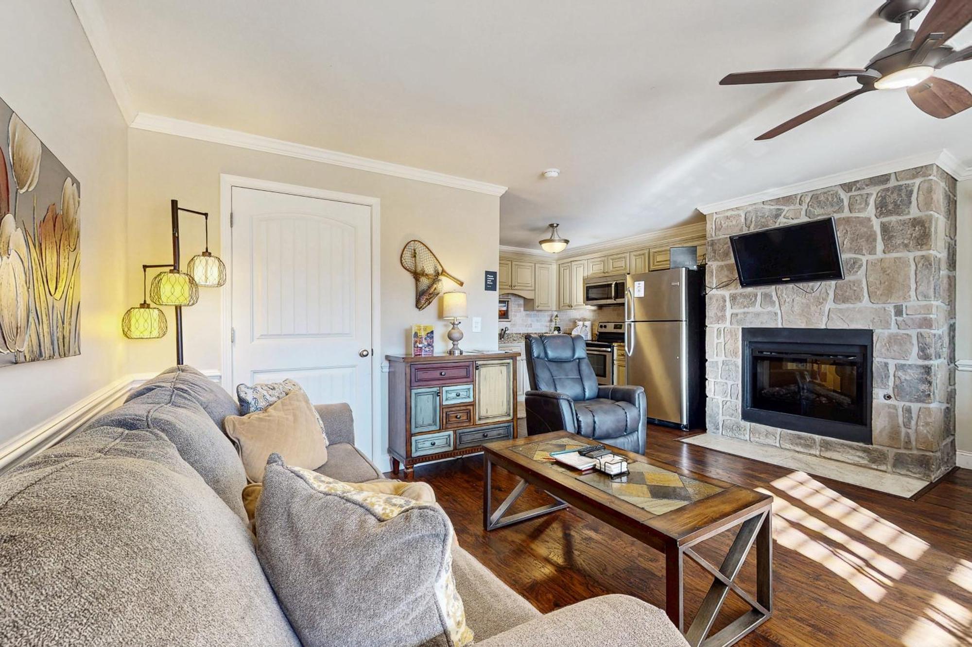 Apartment Little River Loft & Riverfront Gem
