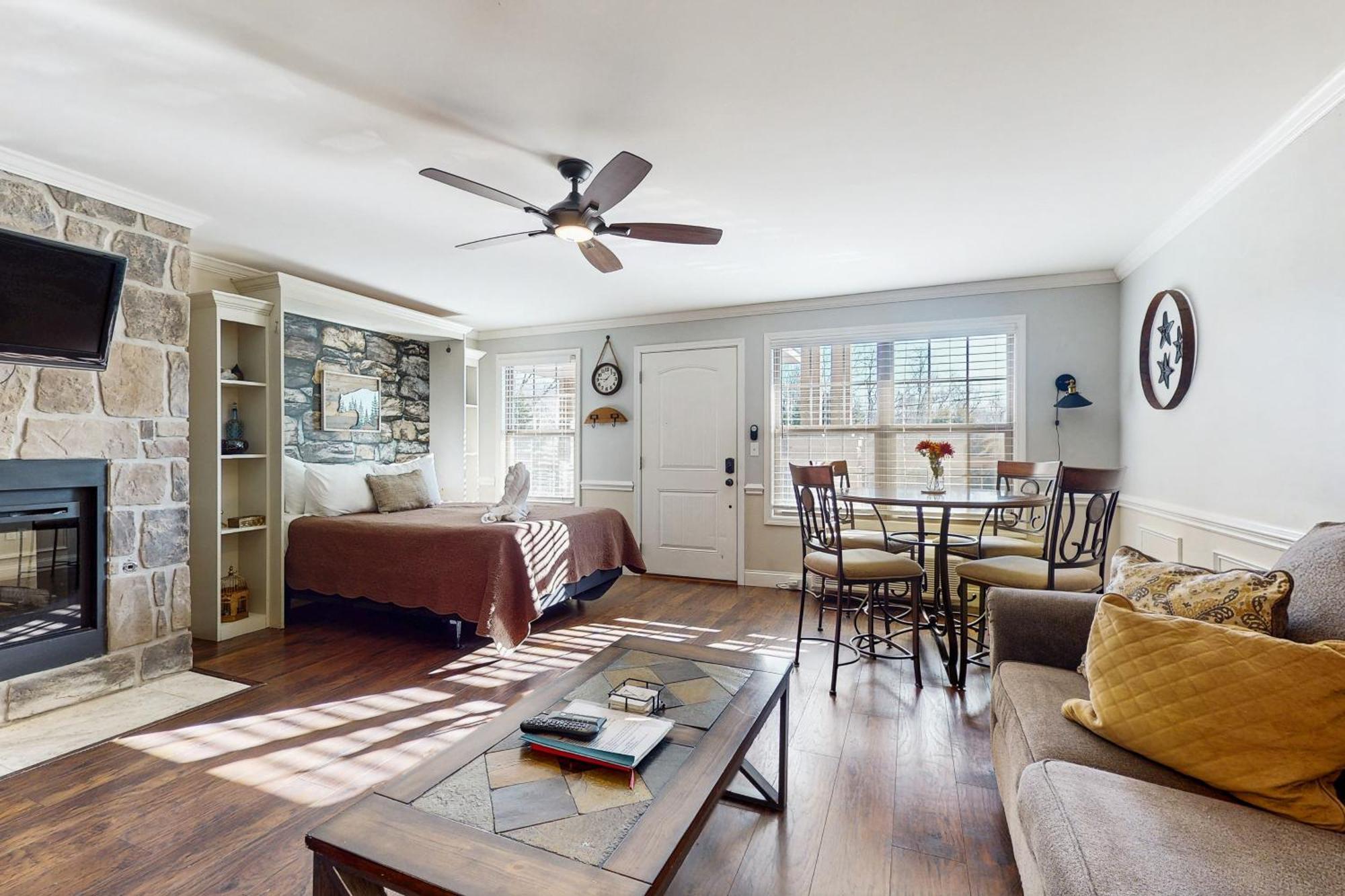 Little River Loft & Riverfront Gem Apartment