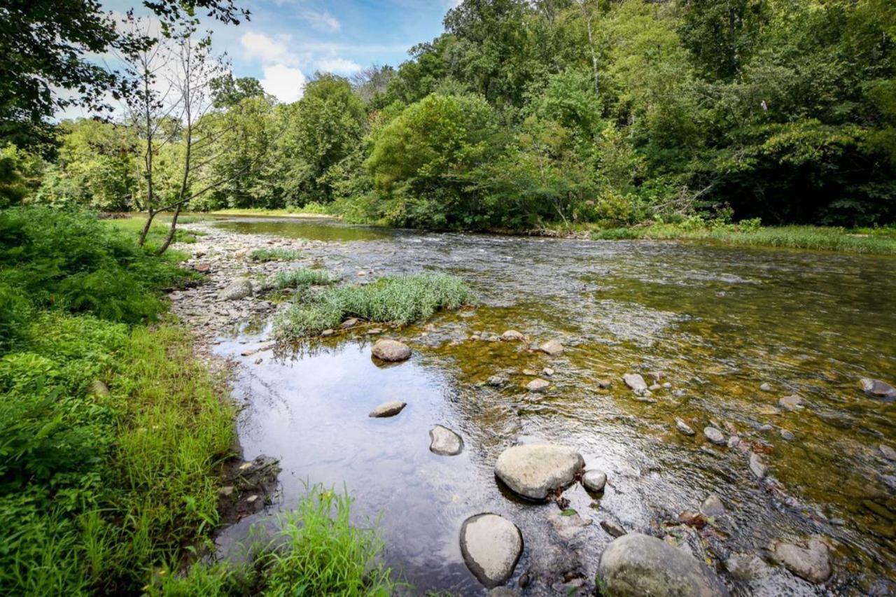 Little River Loft & Riverfront Gem * Townsend