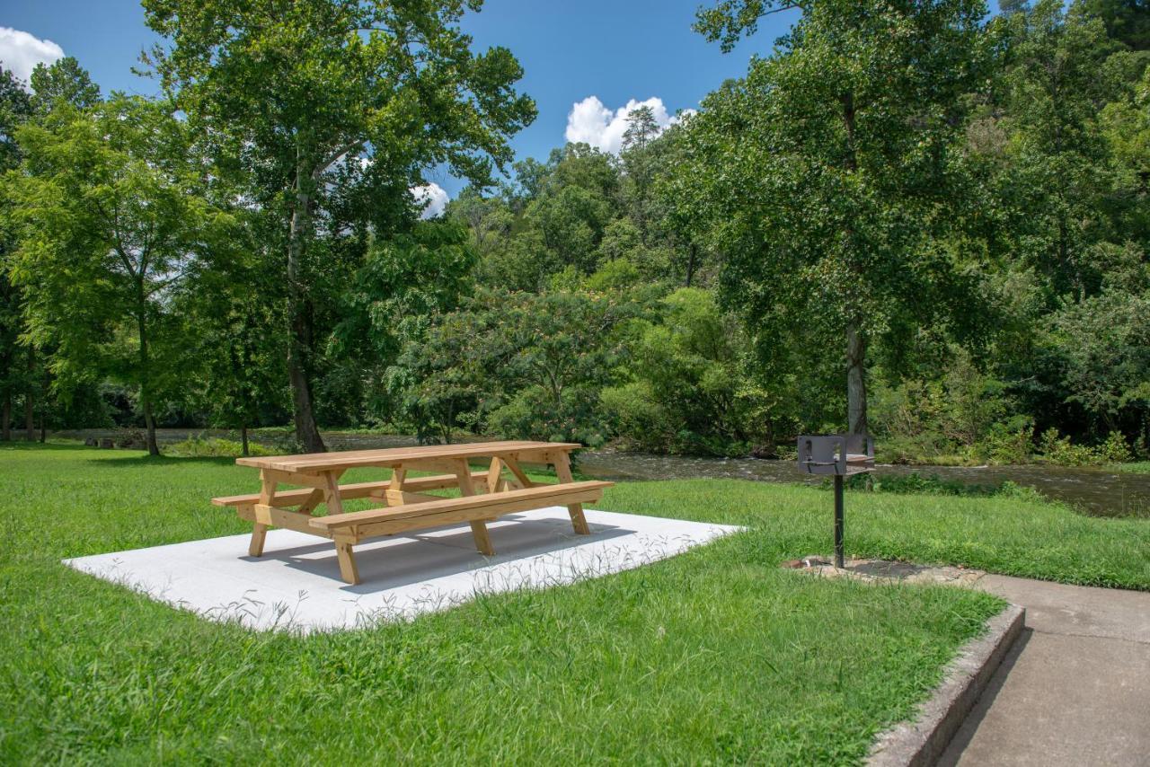 Little River Loft & Riverfront Gem Apartamento Townsend