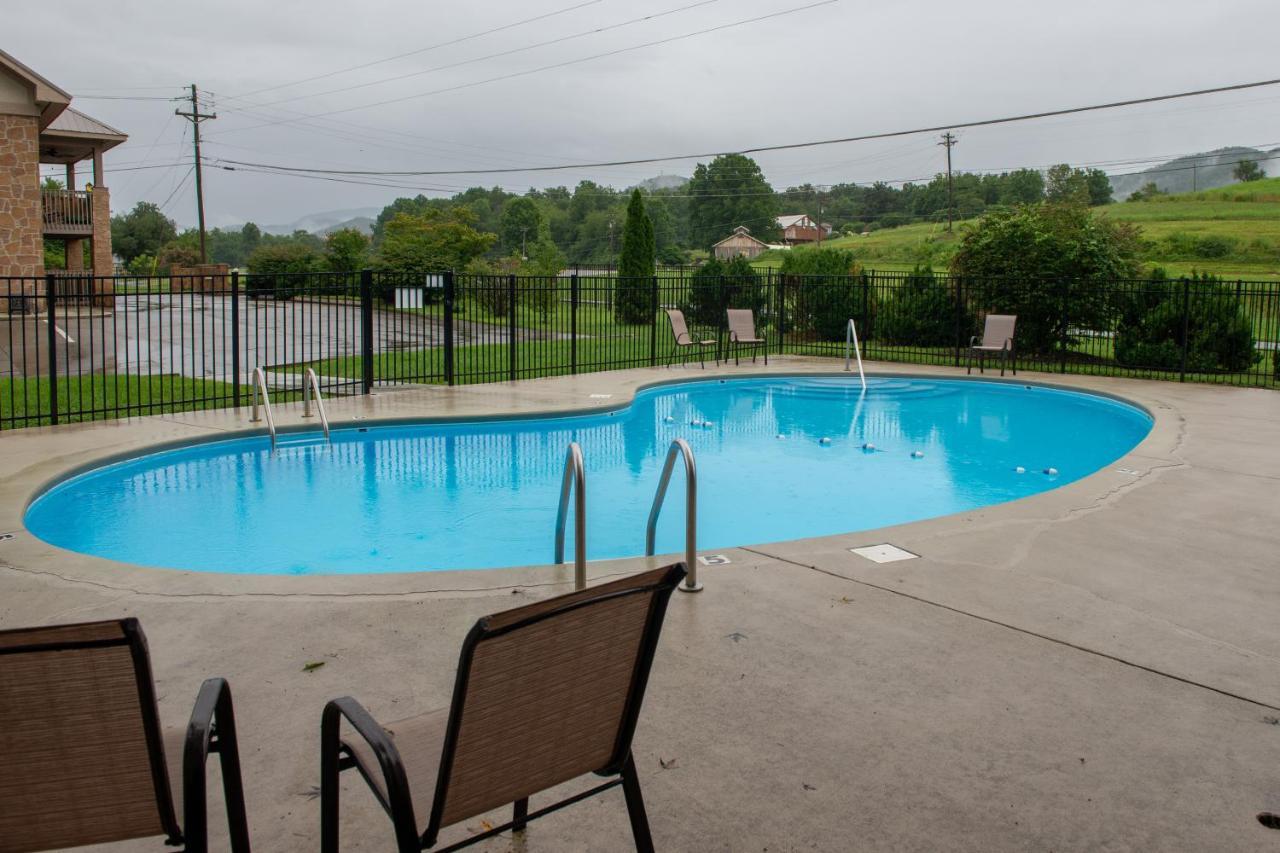 Little River Loft & Riverfront Gem Apartamento Townsend